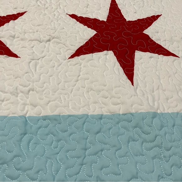 Chicago flag comforter throw blanket Donna Sharp - Picture 3 of 4